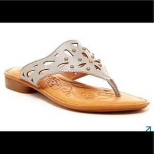 NEW Born Akala Thong Sandal Silver